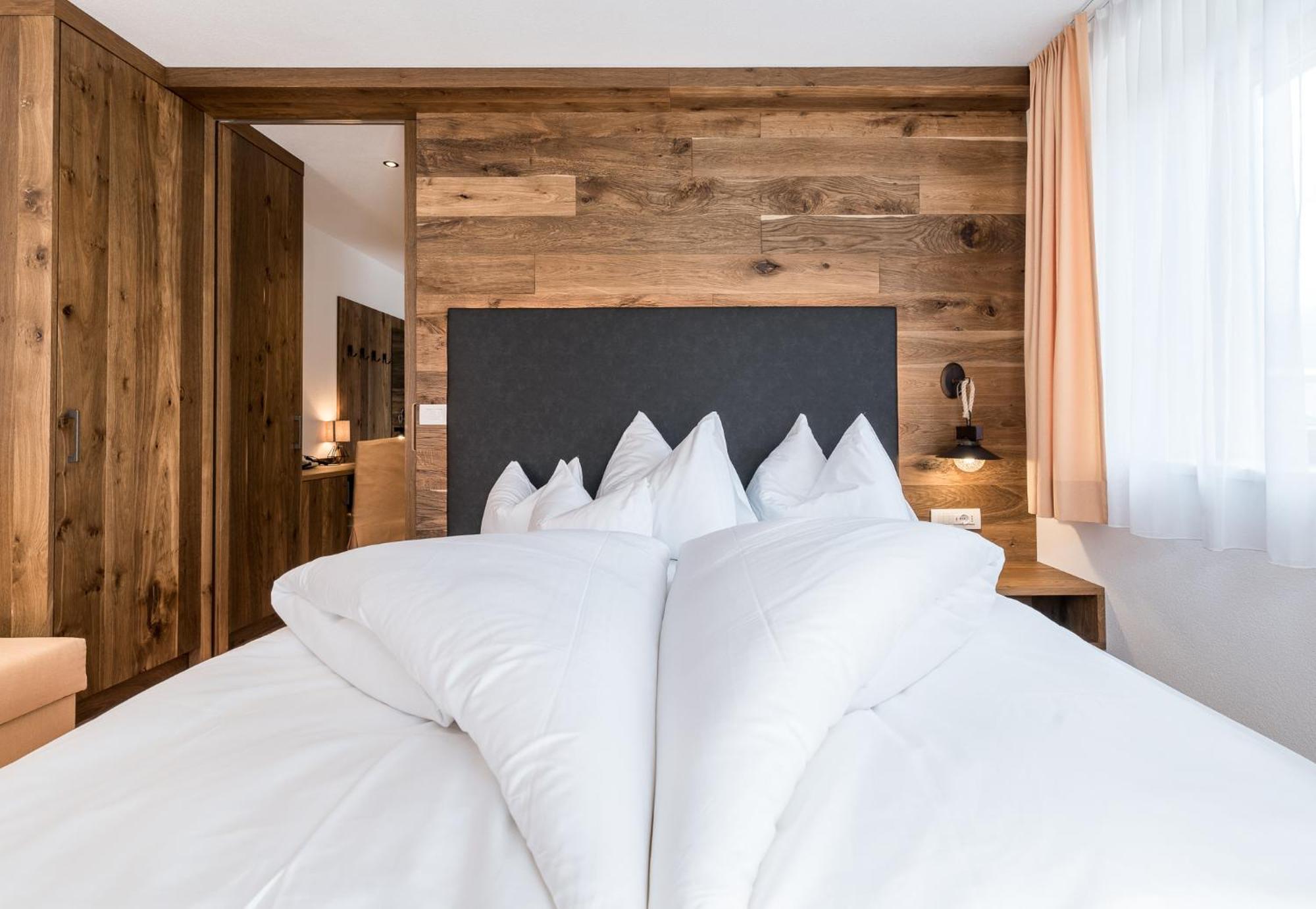 Hotel B&B Feldmessner Brunico Luaran gambar